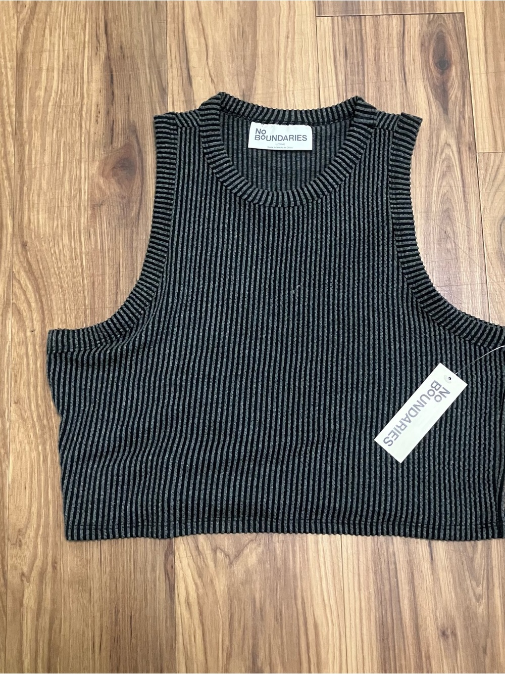 No boundaries top